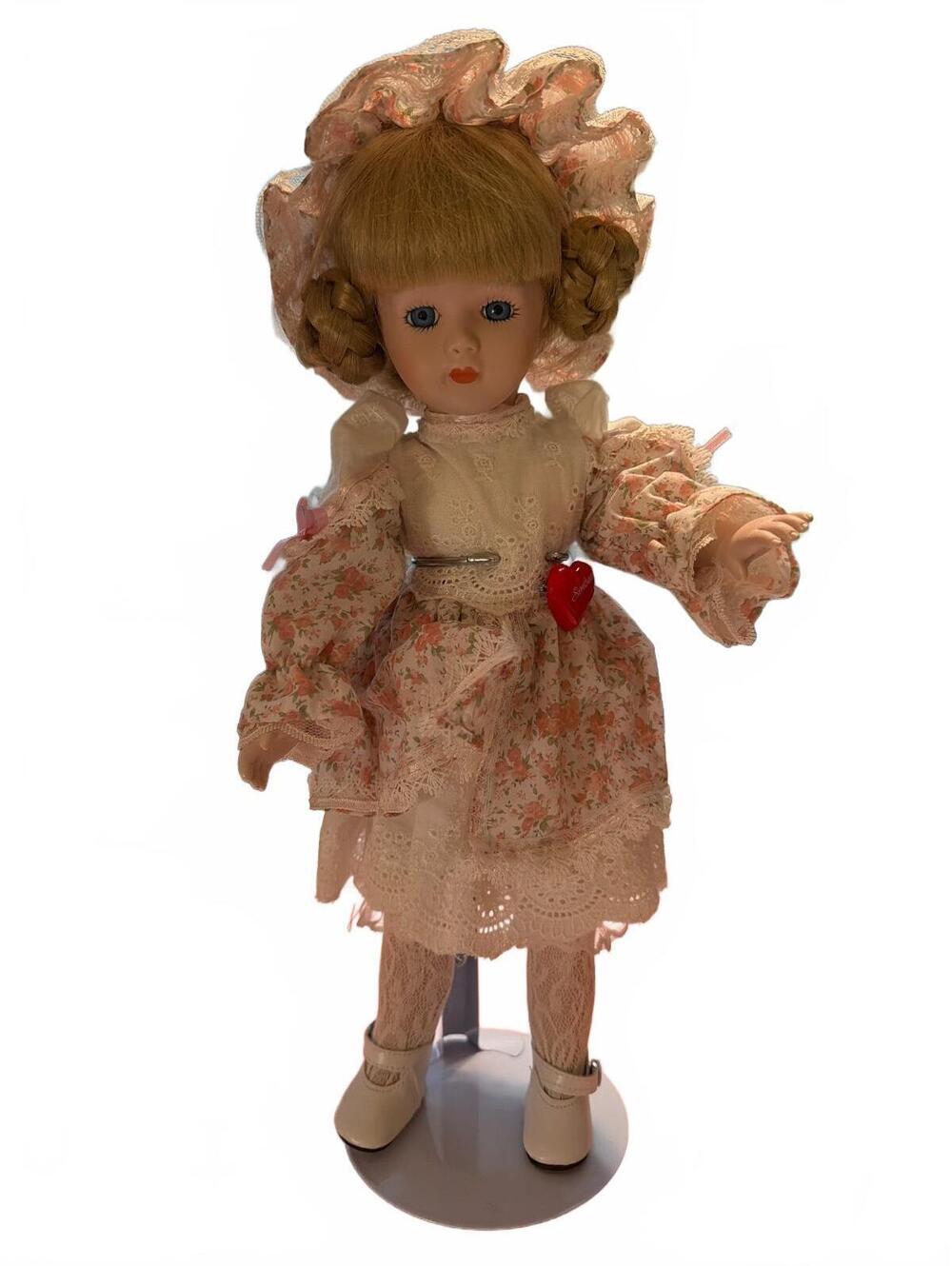 Vintage Sweetheart Porcelain Collector Doll in Floral Dress with Hat in orig box